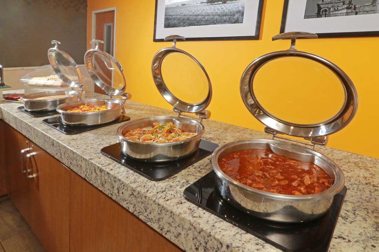 Wyndham Garden Guadalajara Acueducto Hotel Zapopan Eksteriør billede