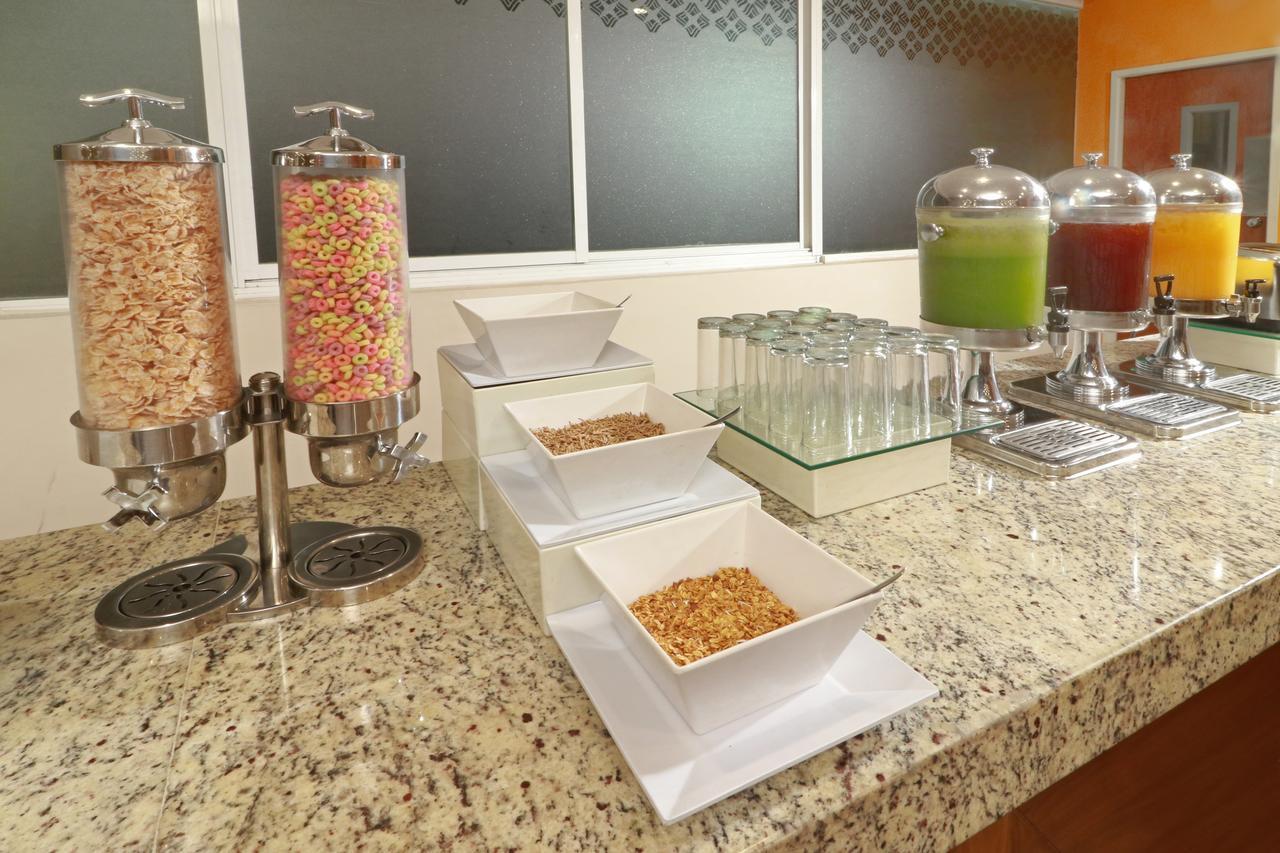Wyndham Garden Guadalajara Acueducto Hotel Zapopan Eksteriør billede