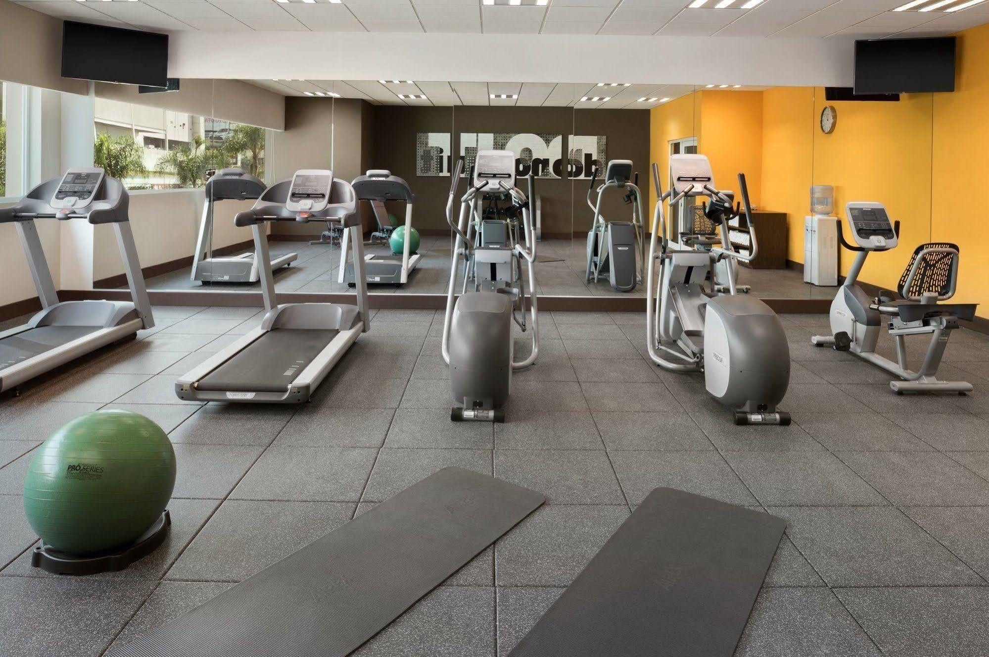 Wyndham Garden Guadalajara Acueducto Hotel Zapopan Eksteriør billede