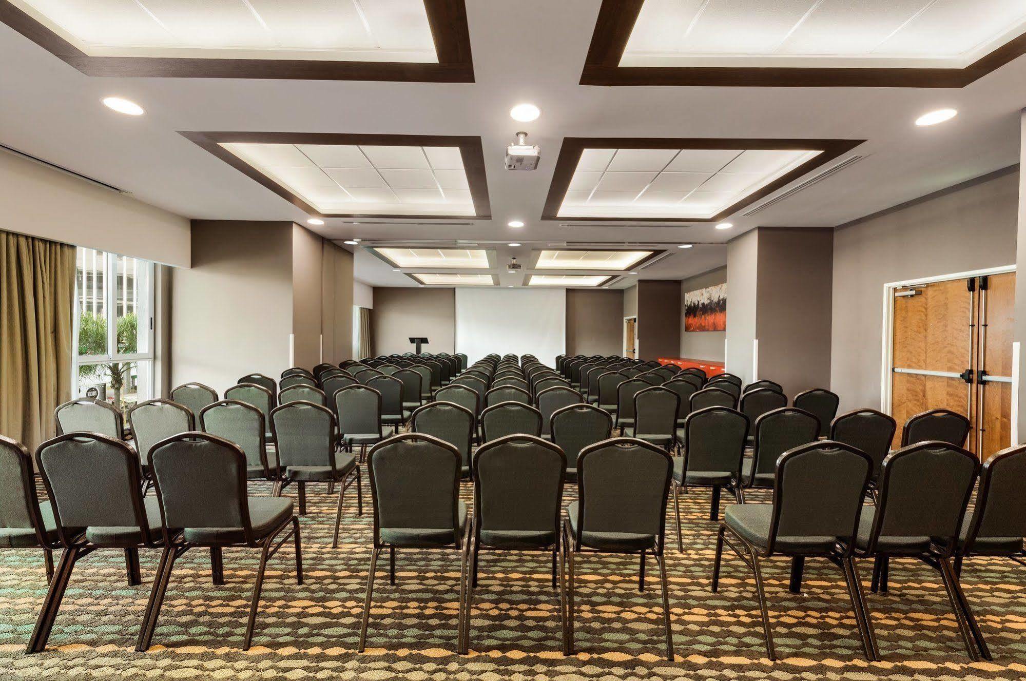 Wyndham Garden Guadalajara Acueducto Hotel Zapopan Eksteriør billede